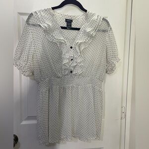 Torrid White Black Short Sleeve V-Neck Polka Dot Blouse with Ruffle, Size 1